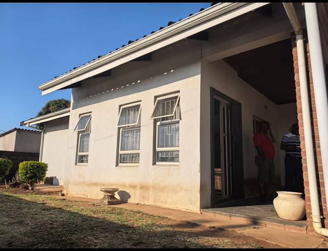 4 BEDROOM HOUSE TO LET IN UMLAZI V